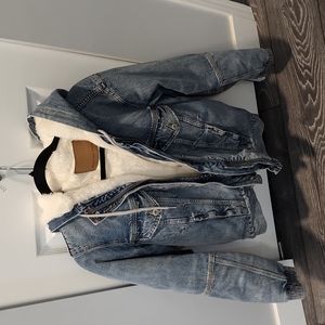 AMERICAN EAGLE FURRY LINED JEAN JACKET WITH HOOD SIZE SMALL
